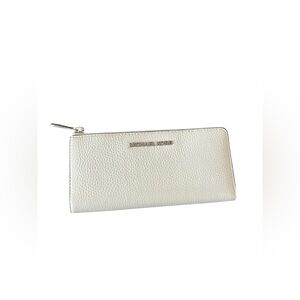 MICHAEL KORS  Jet Set Travel Quarter Zip Wallet